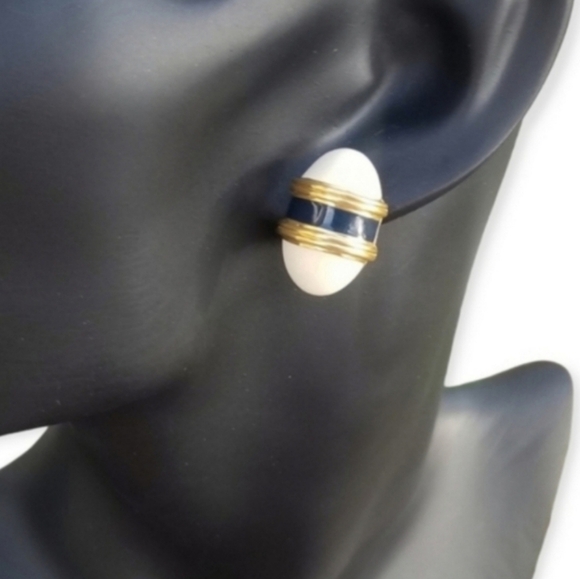 MONET VINTAGE 90s GOLDTONE EARRINGS WITH CREAM & NAVY BLUE ENAMEL DETAIL - Picture 1 of 5